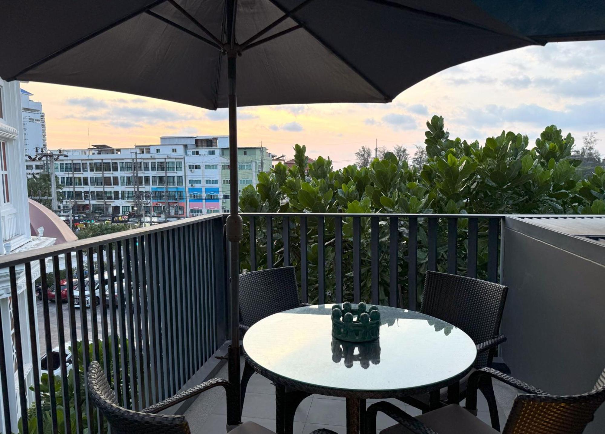 The Deck Condominium By Lofty Patong Екстер'єр фото